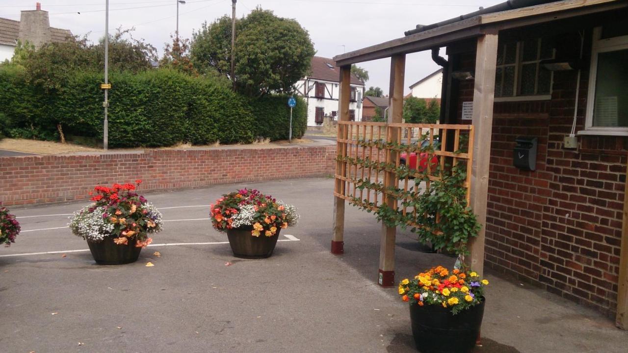 Upton Arms Hotel Pontefract Exterior foto